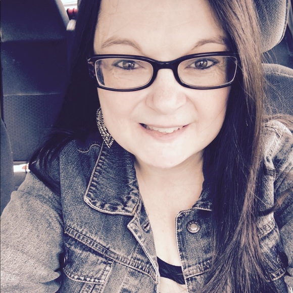 Meet Your Posher - Picture 2 of 3